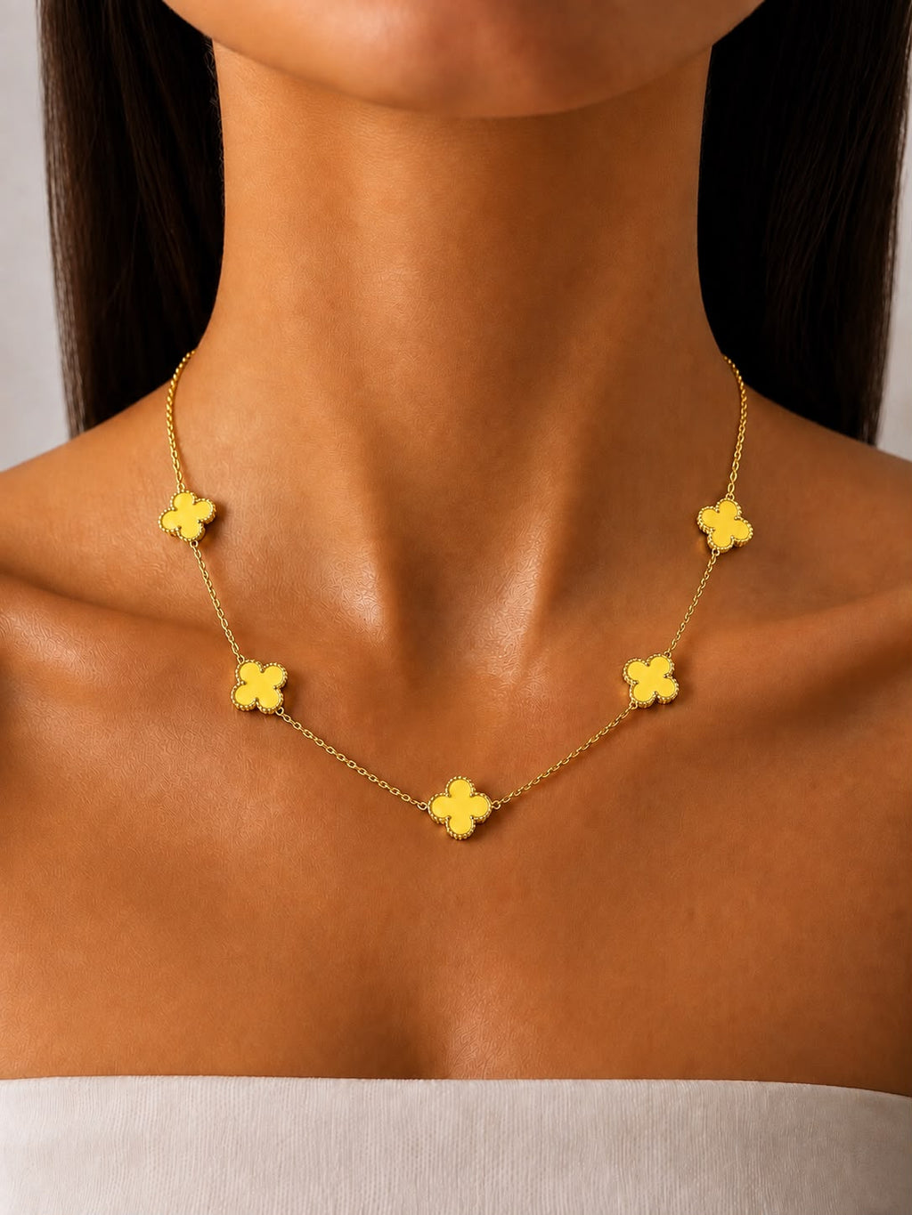Collier Trèfle Jaune porté