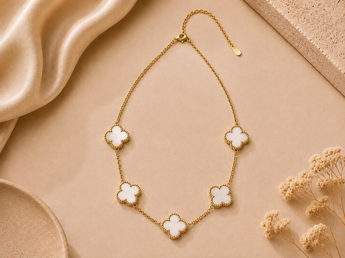 Collier trèfle blanc