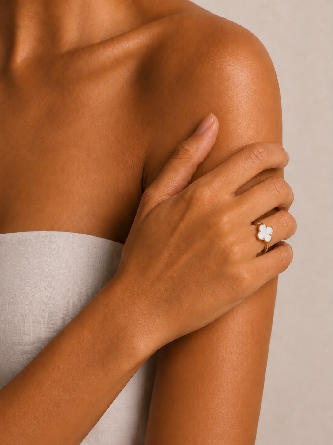 Bague trèfle blanche