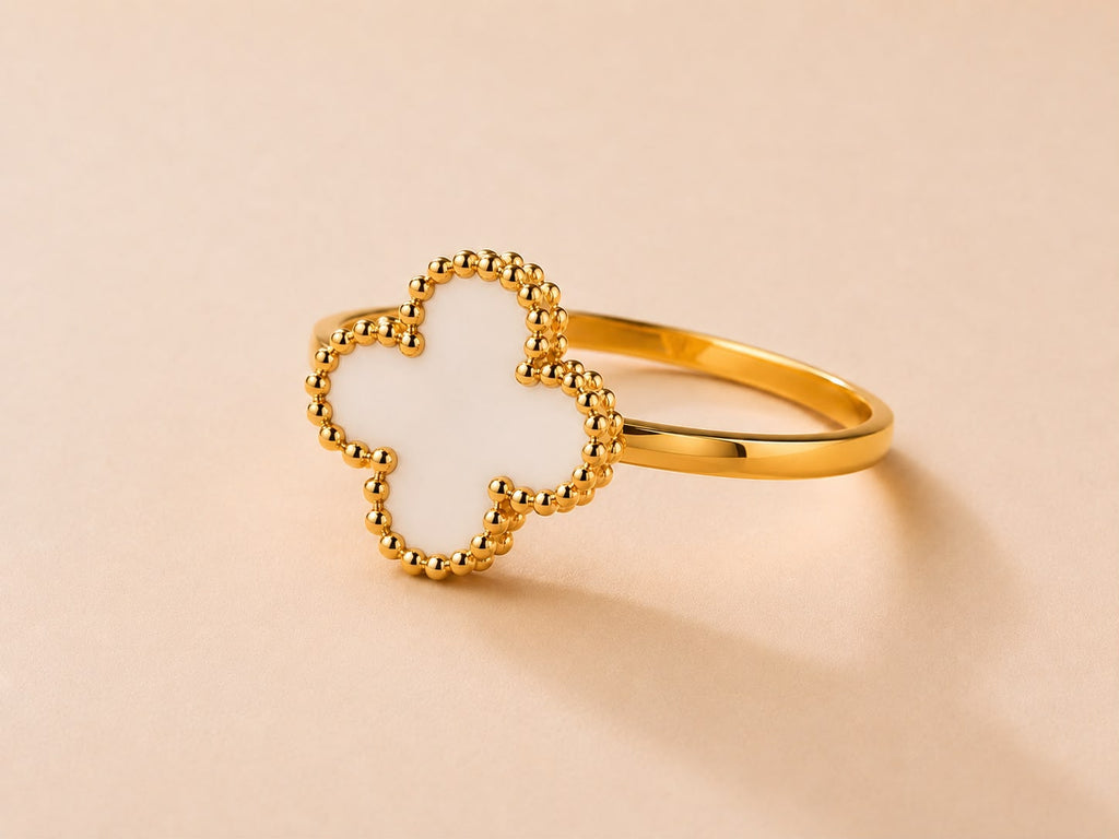 Bague trèfle blanche