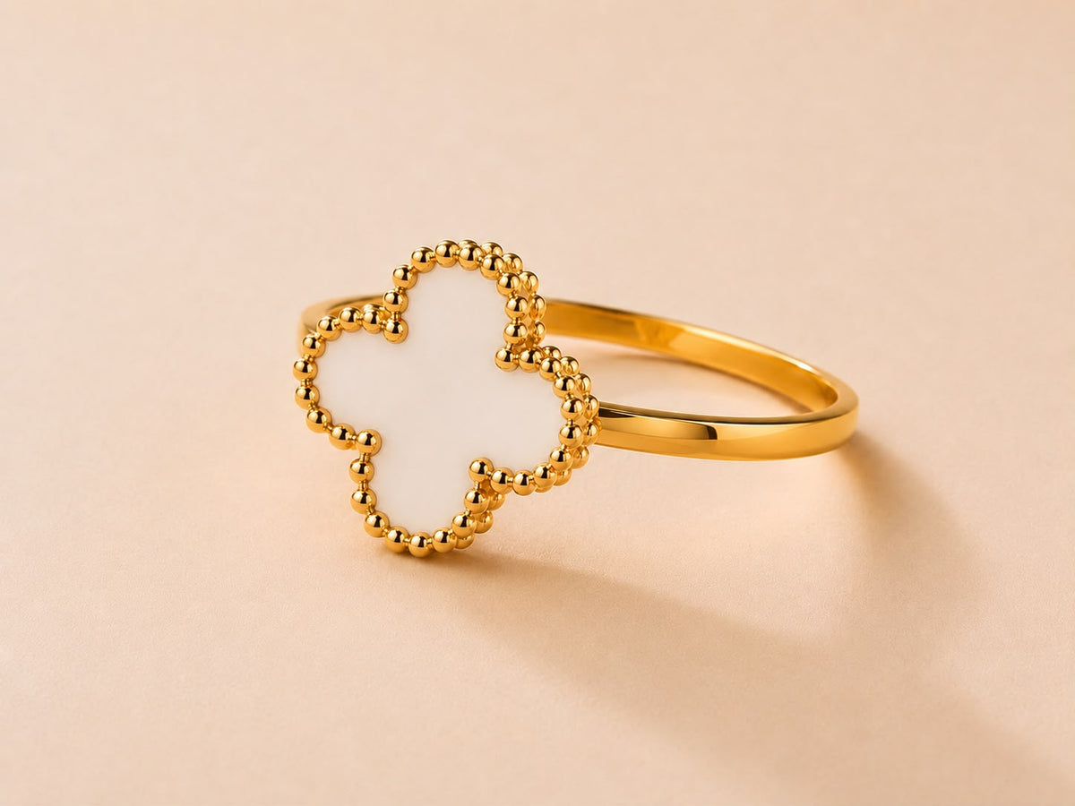 Bague trèfle blanche