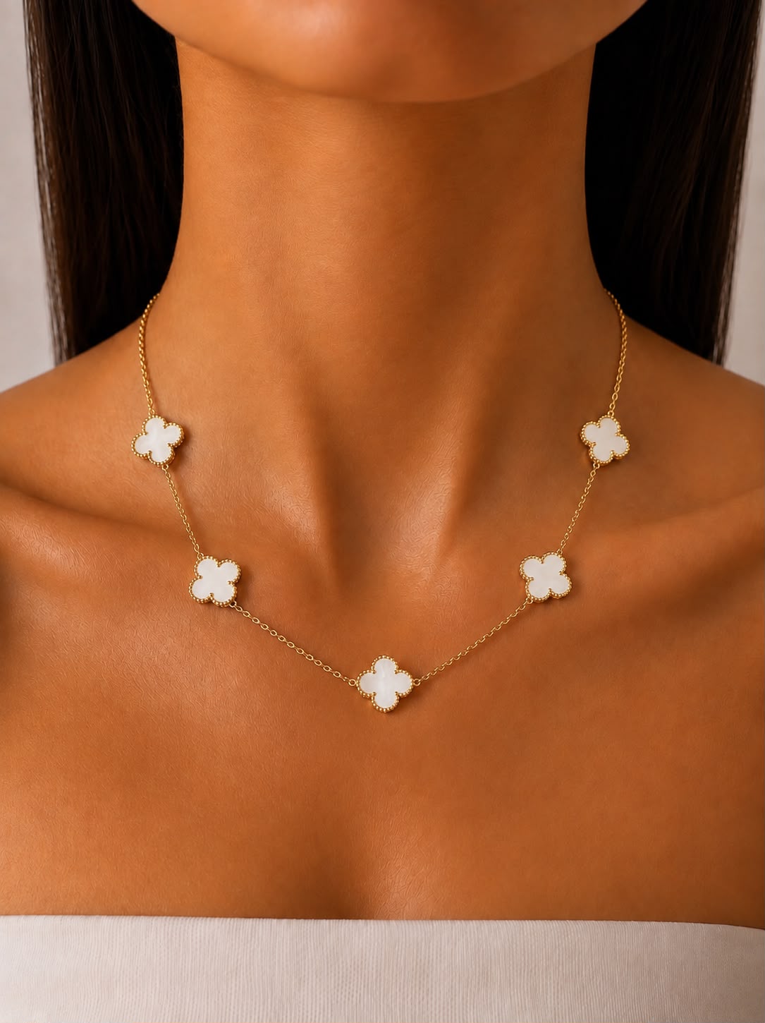 Collier trèfle blanc